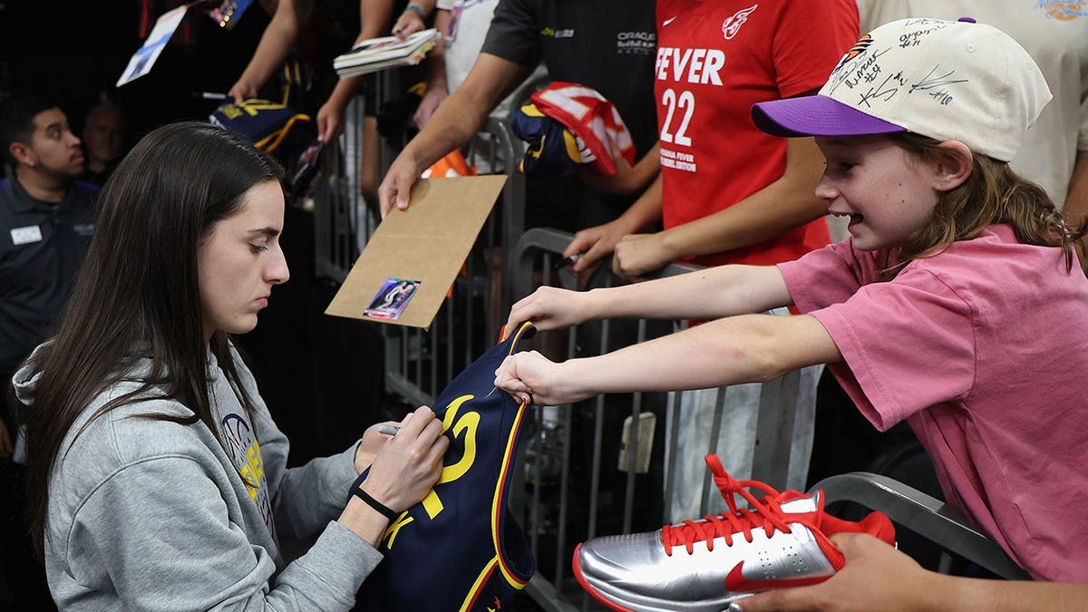 Caitlin Clark’s Approach to Social Media and Fan Interactions