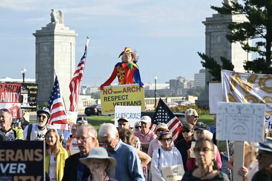 Demonstrators Protest Trump’s Proposed Arch Near Arlington National Cemetery