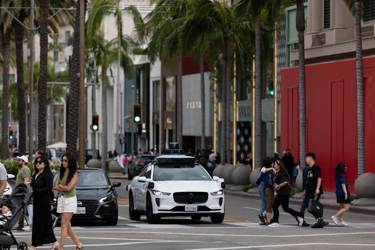 Exploring the Pros and Cons of Buying Condos in California