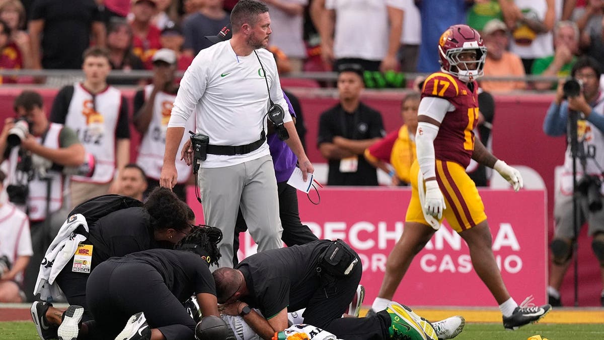 Oregon’s Dan Fouts Discusses Violent Incident in Ducks vs. USC Game