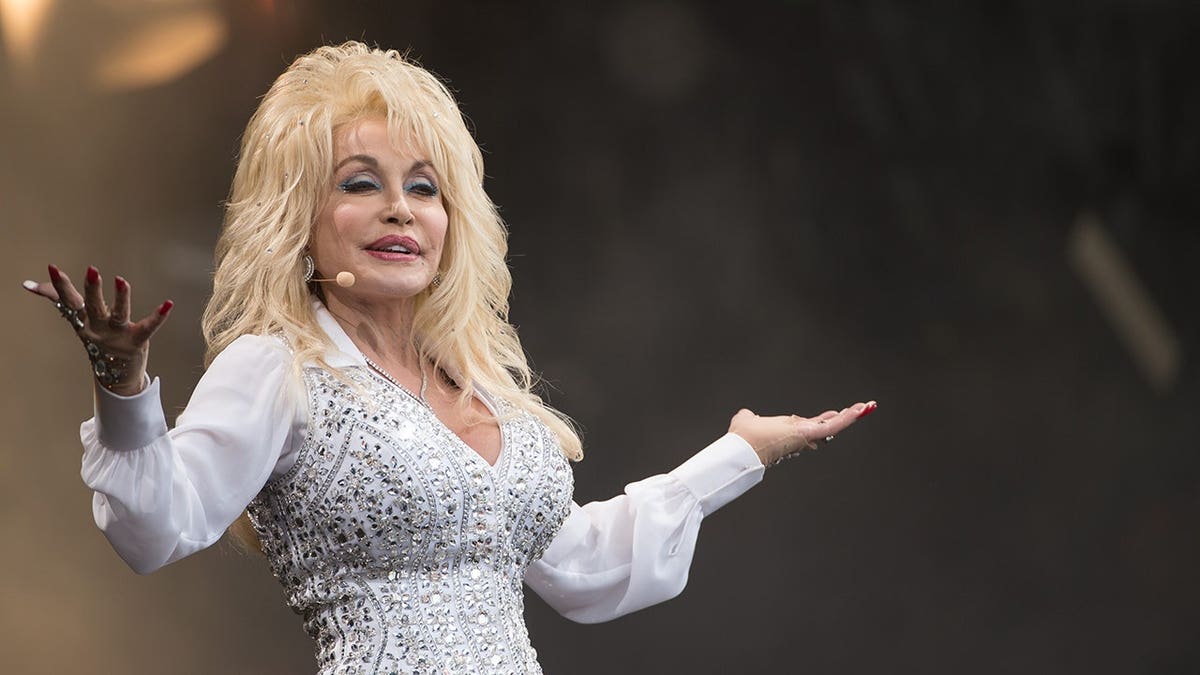 Amy Grant’s Emotional Tribute to Dolly Parton