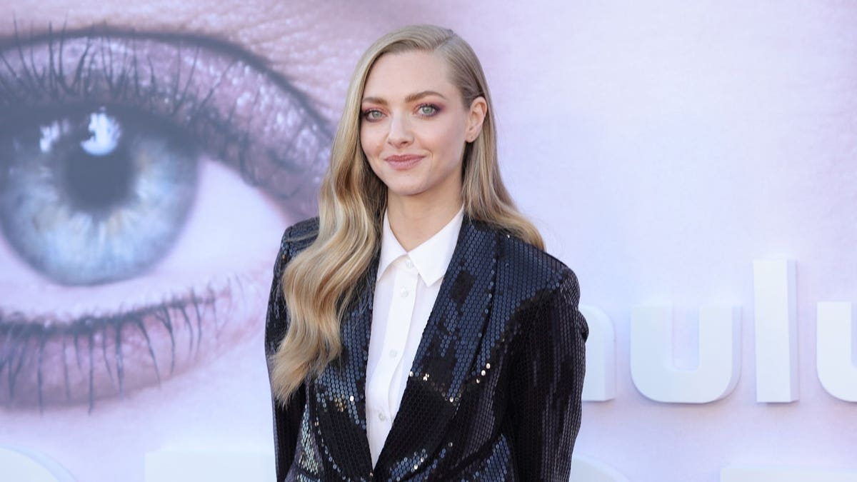 Amanda Seyfried Faces Criticism After Appearing in Elizabeth Holmes Documentary